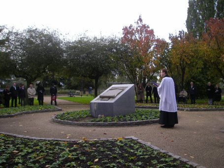 Reverend Tim Davies conducts Coronation Garden's service Reverend Tim Davies conducts Coronation Garden's service